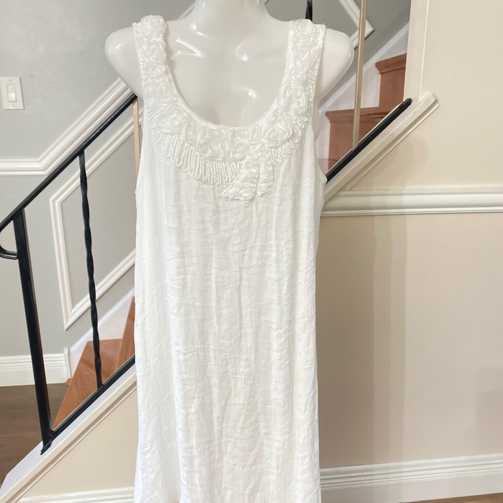 Klozlyne white loose fitting dress